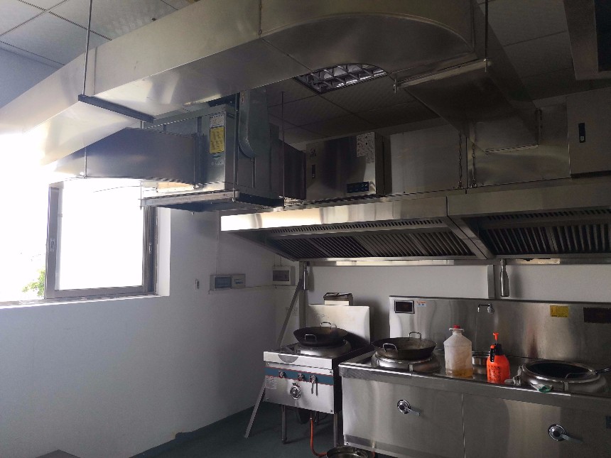 厨房排烟净化器厂家直销表明如何解决餐馆餐厅厨房排风管排烟系统设计方法